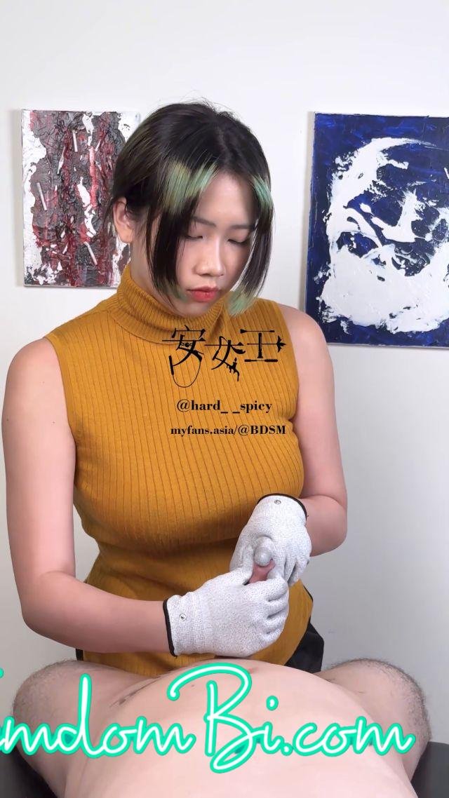 Mistress Ann – Glans Scrubbing With Rough Gloves